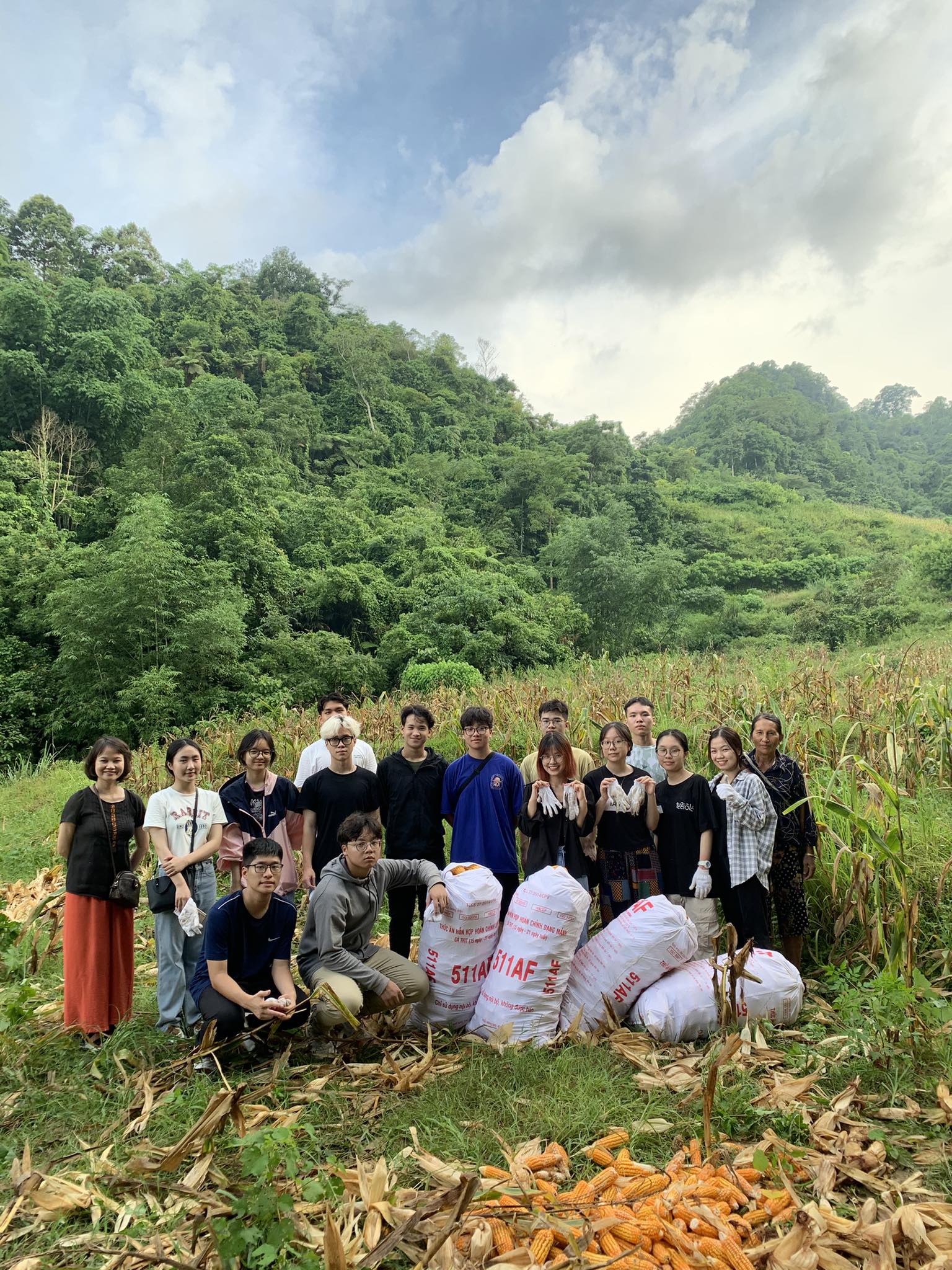 Duykhanh story, volutary, bring light to mountainous commune