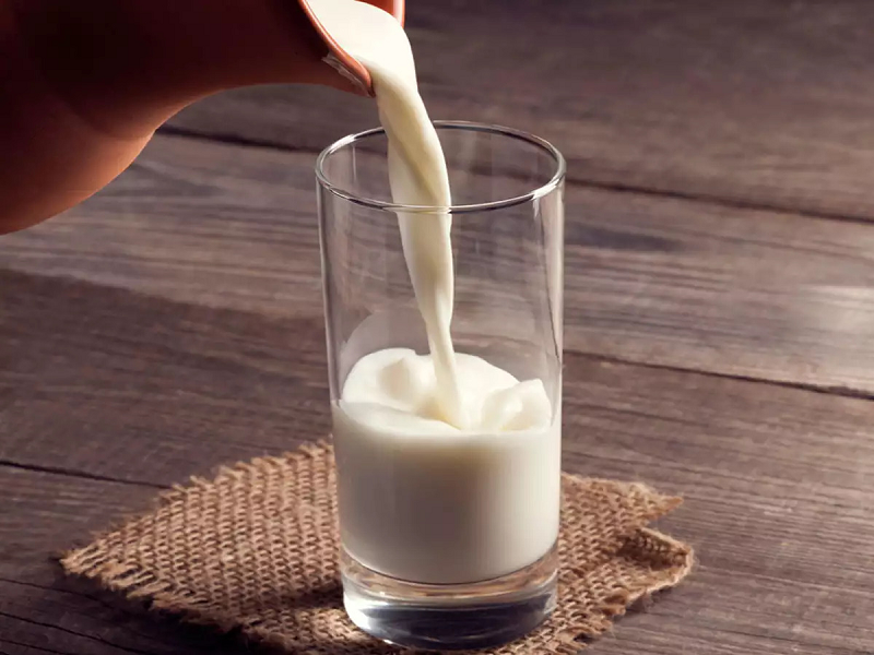 Dùng sữa bổ sung sắt cho người thiếu máu có an toàn không?  (Ảnh: Sưu tầm Internet)