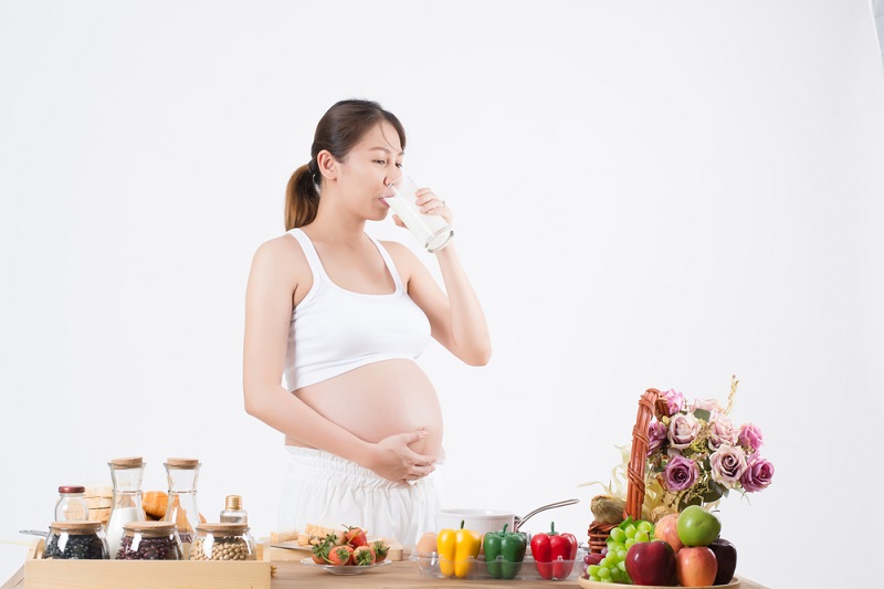 Phụ nữ mang thai cần thận trọng khi sử dụng thực phẩm chức năng bổ sung vitamin B1.  (Ảnh: Sưu tầm Internet)