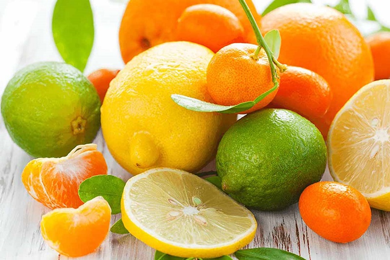 Vitamin C có trong trái cây giúp cải thiện tình trạng da mụn hiệu quả. (Ảnh: Sưu tầm Internet)