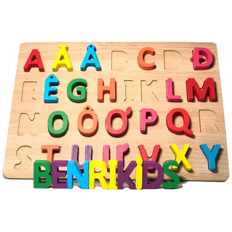 Bảng chữ cái bằng gỗ nhiều màu sắc mang đến sự thú vị và an toàn cho bé.  (Ảnh: mechambeyeu.com)