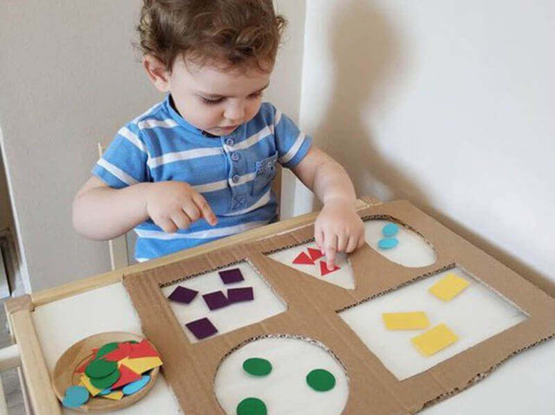 Những món đồ chơi toán học là dụng cụ hỗ trợ rất tốt trong quá trình học tập của trẻ. (Ảnh: Sưu tầm Internet)