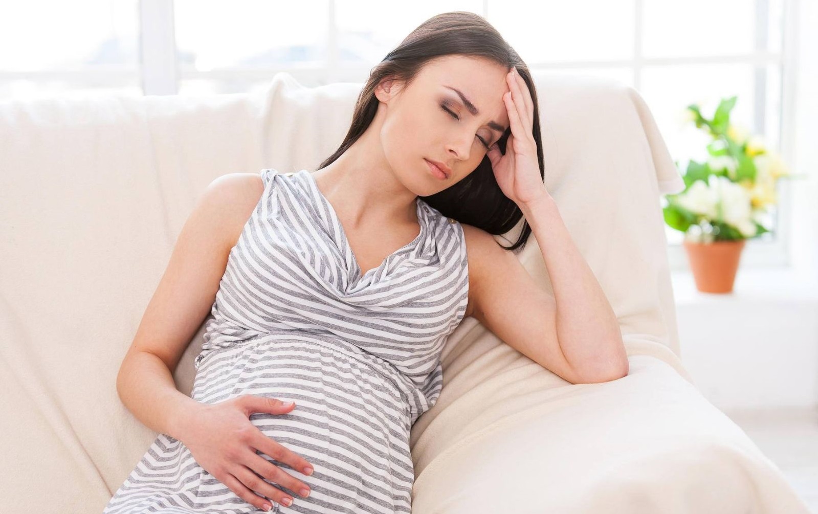 Mẹ bầu 38 tuần đau bụng dưới liệu có phải là dấu hiệu sắp sinh?