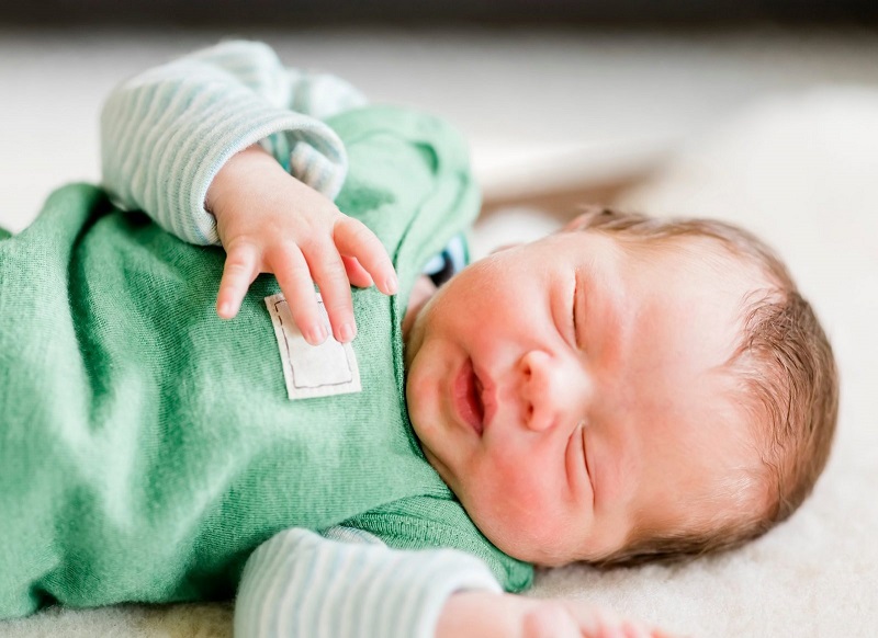 Trung bình, một em bé sẽ ngủ tổng cộng 14 đến 17 tiếng mỗi ngày.  (Ảnh: Sưu tầm Internet)