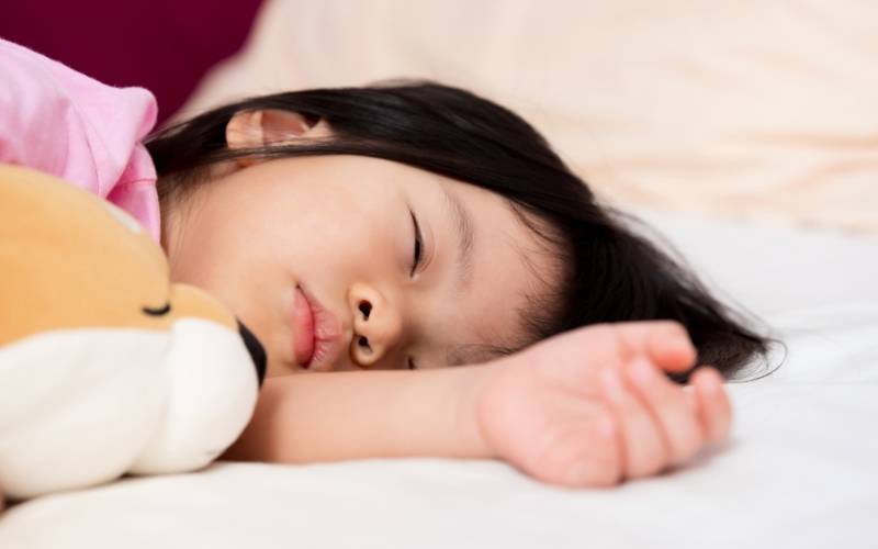 Trẻ 2 tuổi nên ngủ lúc mấy giờ là tốt nhất?