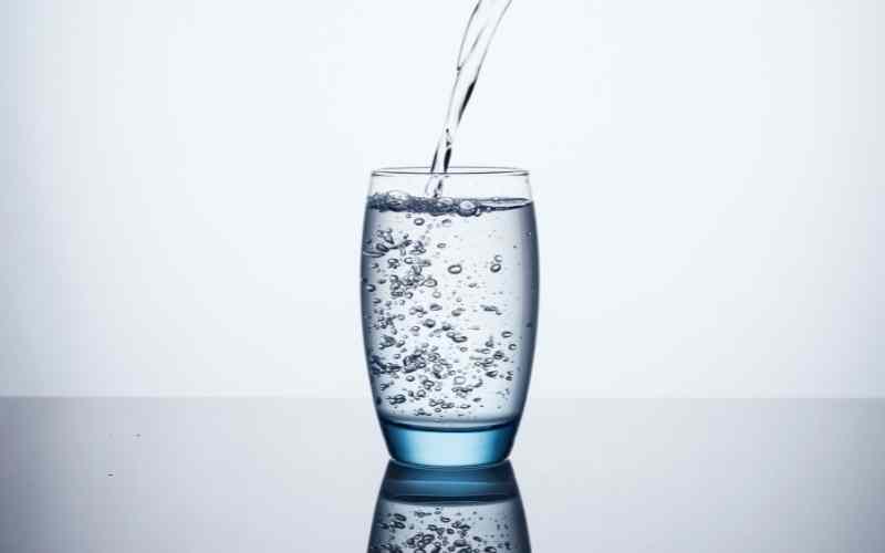 Nước chiếm 70% trọng lượng cơ thể.  (Ảnh: Sưu tầm Internet)