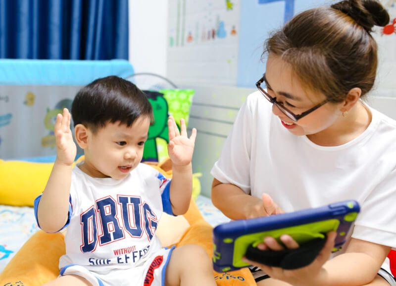 Lựa chọn app học tập có nội dung phù hợp với trình độ của con. (Ảnh: VNEXpress)