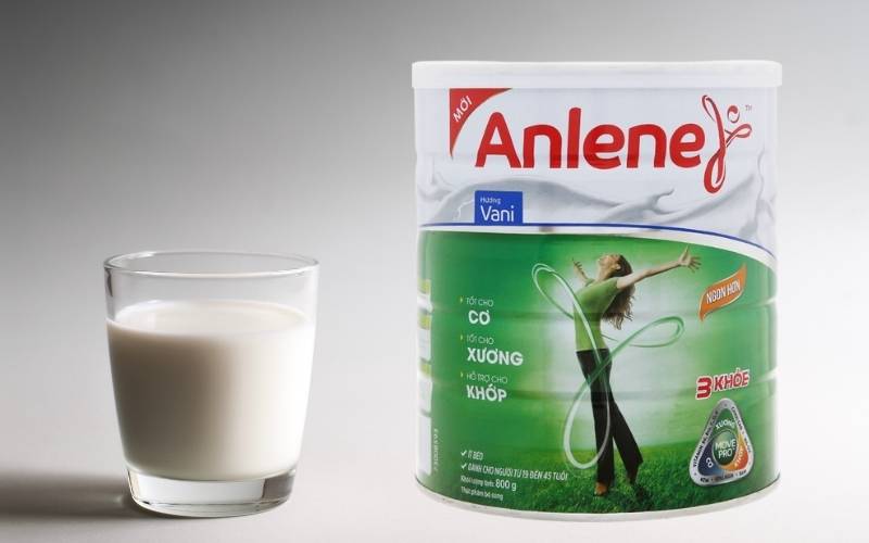 Sữa Anlene phù hợp với người trung niên. (Ảnh: Monkey.edu.vn)