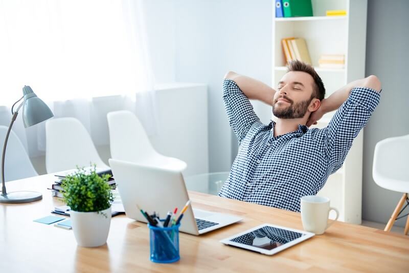 Set up breaks when working from home.  (Photo: Internet Collection)