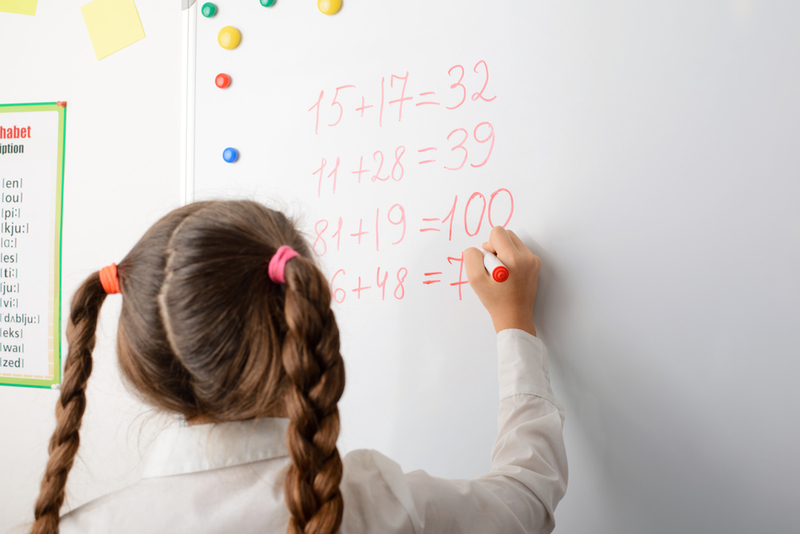 Teaching 2nd grade math addition and memory.  (Photo: Internet Collection)