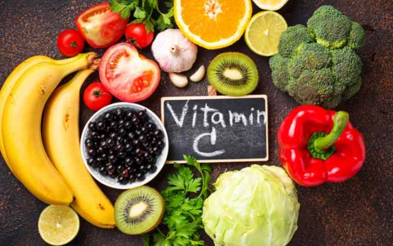Vitamin C có nhiều trong rau và trái cây.  (Ảnh: Sưu tầm Internet)