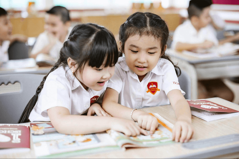 Bám sát chương trình kỹ năng sống mà trẻ được học tại trường. (Ảnh: Sưu tầm Internet)