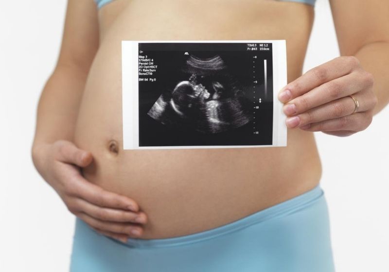 Mẹ bầu cần tránh các yếu tố có nguy cơ gây dị tật cho thai nhi. (Ảnh: Sưu tầm Internet)