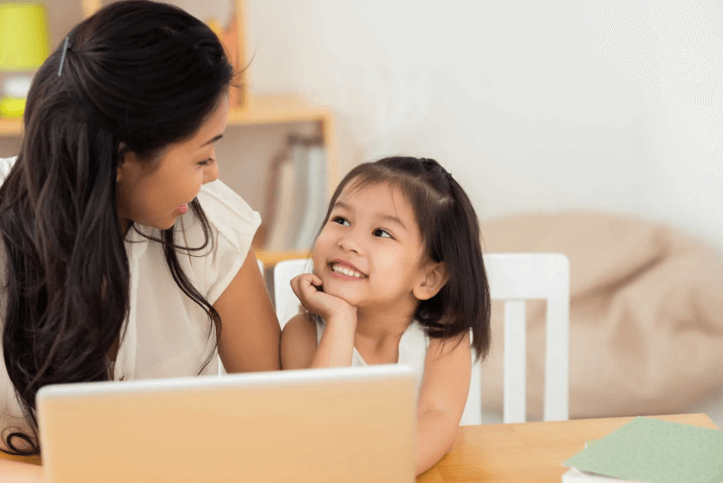 Khuyến khích trẻ đặt câu hỏi và suy nghĩ khác biệt. (Ảnh: Sưu tầm Internet)