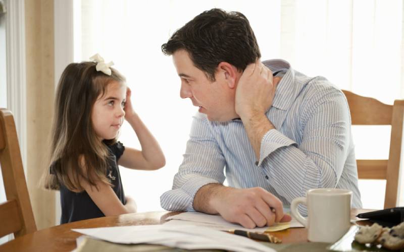Nhấn vào ảnh để phóng to Sử dụng những lời nói gián tiếp để hướng sự chú ý của ánh mắt bé vào mắt cha mẹ. (Ảnh: Sưu tầm internet)