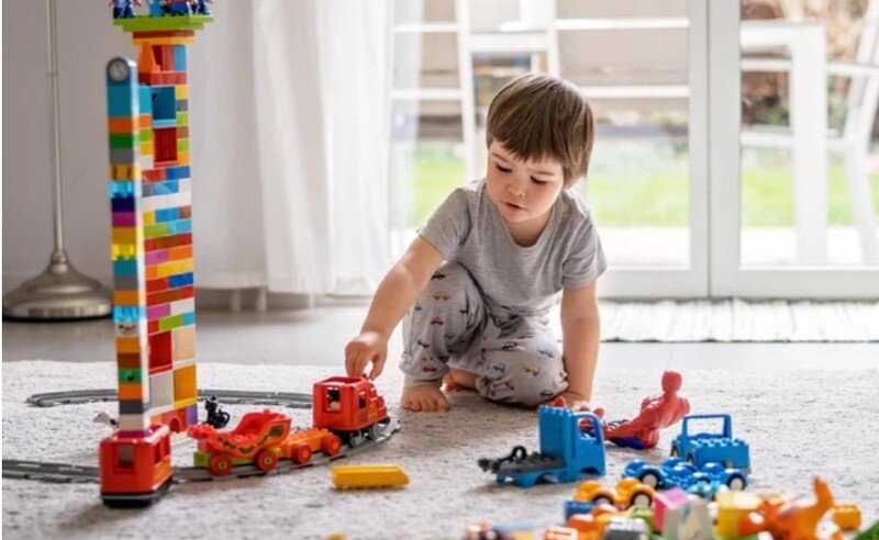 Cho bé sử dụng các khối Lego để học toán hiệu quả hơn (Nguồn ảnh: Sưu tầm internet)