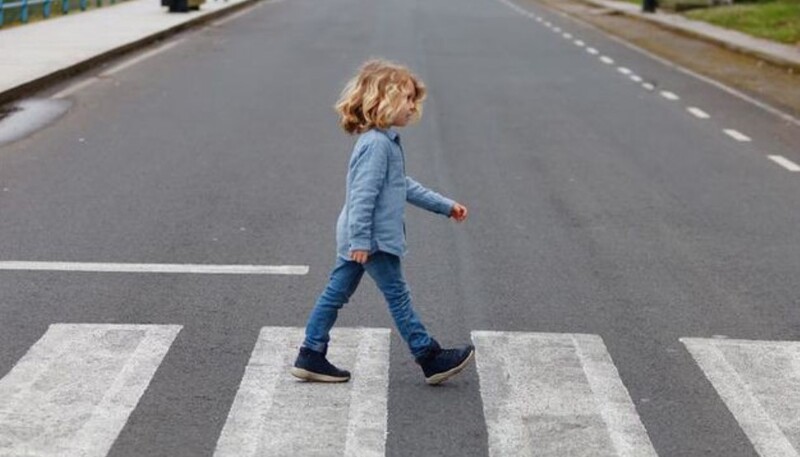 Dạy bé làm phép cộng bằng cách lấy bước đi bộ (Nguồn ảnh: Sưu tầm internet)