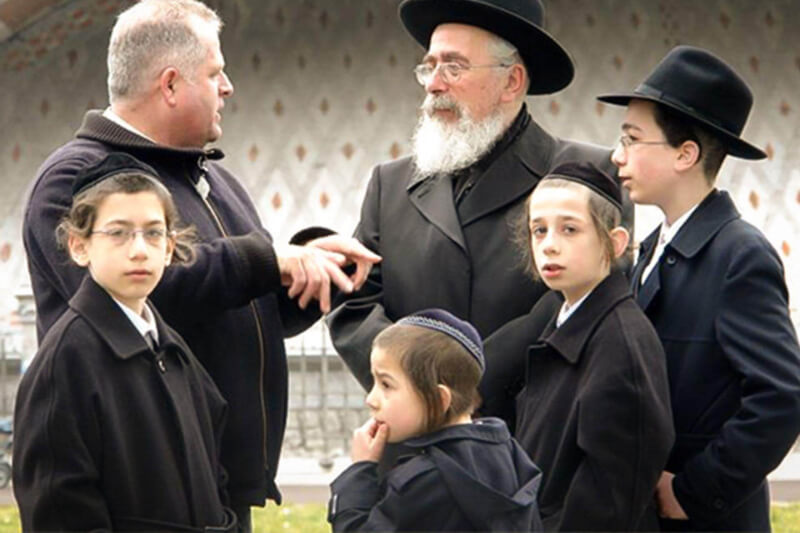 Người Do Thái luôn biết cách giúp trẻ học cách đối đầu với khó khăn . (Ảnh: Sưu tầm Internet)