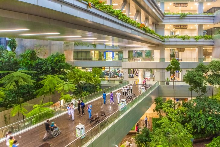 Hình ảnh bệnh viện được trồng nhiều cây xanh ở Singapore. (Ảnh: Sưu tầm Internet)