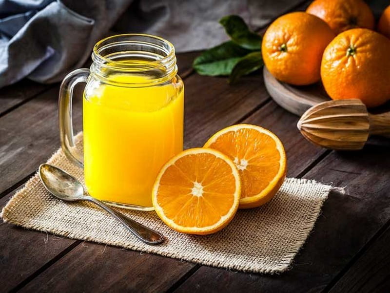 Thêm một cốc nước cam khoảng 237ml cung cấp 100 IU vitamin D. (Ảnh: Sưu tầm Internet)