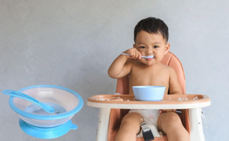 Lưu ý khi sử dụng bát ăn dặm lúa mạch cho trẻ. (Ảnh sưu tầm Internet)