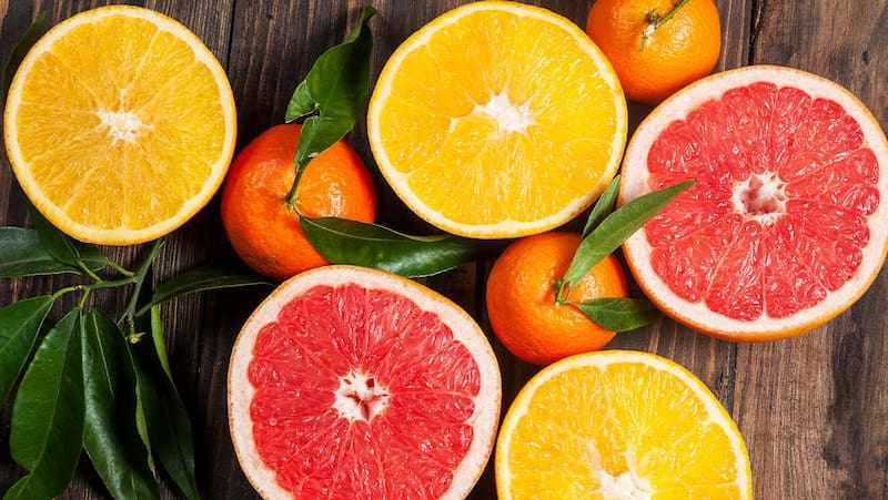 Một trái cam lớn cũng mang lại tới 74mg canxi, tương đương 7% nhu cầu canxi của cơ thể mỗi ngày. (Ảnh: Sưu tầm Internet)