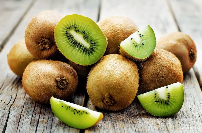 Kiwi và vỏ kiwi có thể ăn được vì chứa rất nhiều canxi. (Ảnh: Sưu tầm Internet)