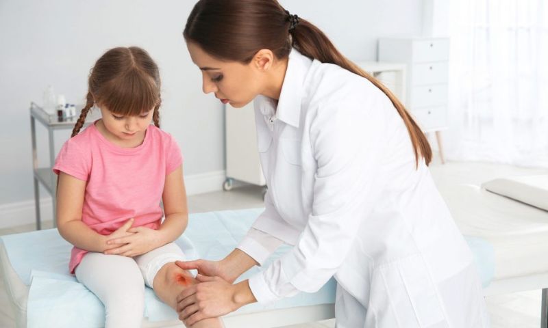 Khi nào trẻ đến bệnh viện chữa trị khi trẻ bị bỏng (Nguồn: Sưu tầm internet)