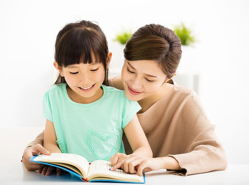 Cha mẹ cần làm gì để khuyến khích bé 5 tuổi tập viết? (Ảnh: Sưu tầm Internet)