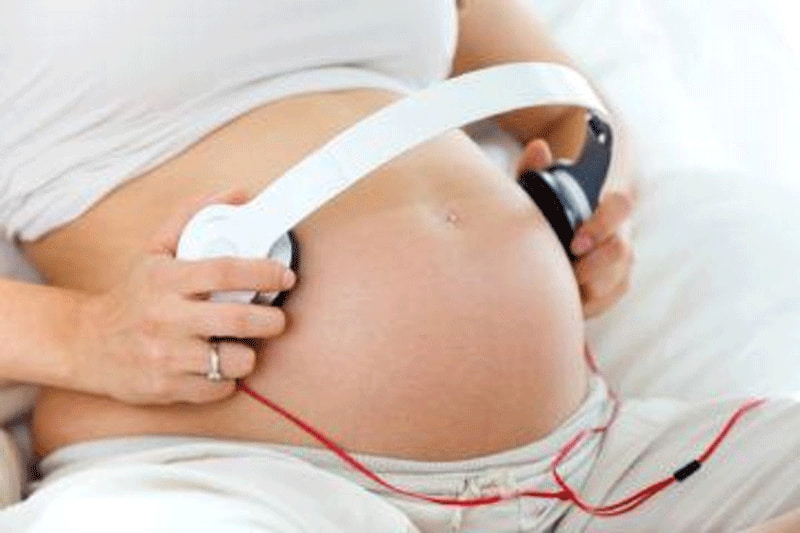 Mỗi giai đoạn mẹ nên áp dụng những cách dạy con khác nhau để phù hợp với sự phát triển của thai nhi.  (Ảnh: Sưu tầm Internet)