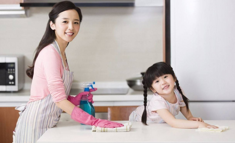 Nên dạy con làm việc nhà từ lúc mấy tuổi? (Ảnh: Sưu tầm Internet)
