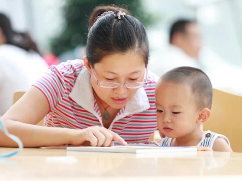 Many parents impose learning, causing their children to be stressed and afraid of learning.  (Photo: aFamily)