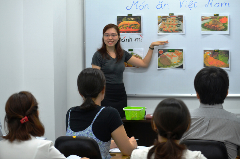 Học tiếng Việt tại trung tâm chuyên nghiệp. (Ảnh: Sưu tầm internet)