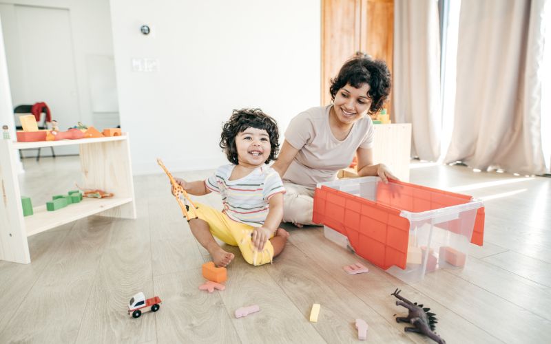 Biến hoạt động dọn dẹp đồ chơi thành các hoạt động thú vị. (Ảnh: Sưu tầm internet)