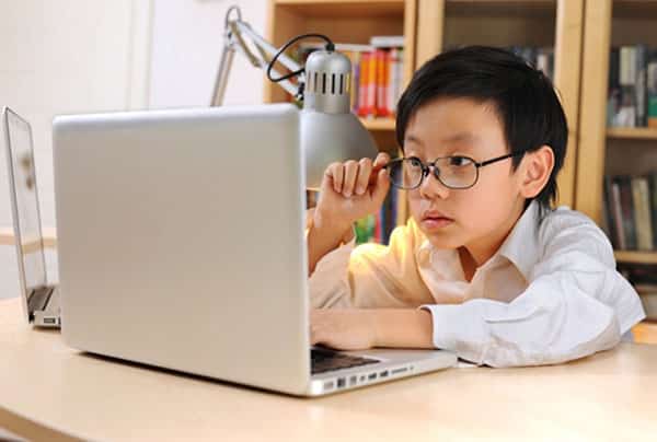 Cho bé thấy trách nhiệm của mình trên MXH qua các ví dụ thực tế. (Ảnh: sưu tầm internet)