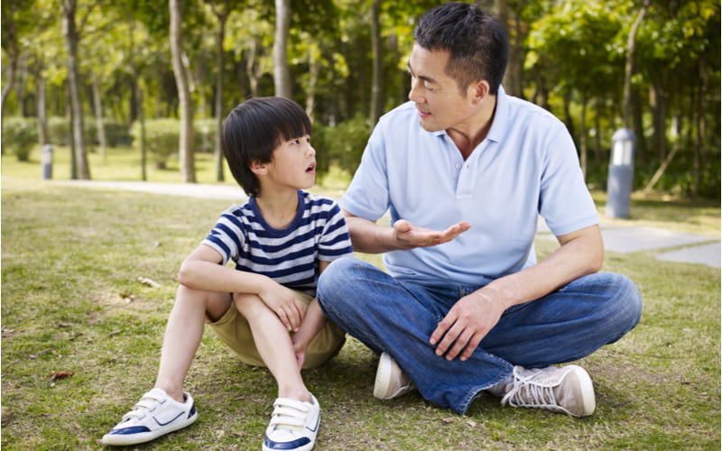 Cha mẹ cần tích cực trong quá trình giáo dục giới tính cho con.  (Ảnh: Shutterstock.com)
