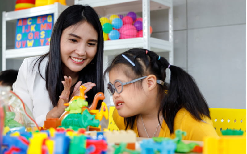 Giáo dục hòa nhập giúp trẻ khuyết tật được hưởng quyền lợi bình đẳng.  (Ảnh: Shutterstock.com)