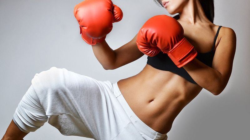Phối hợp đòn tay chân kick boxing trong giai đoạn 2. (Ảnh: Internet)
