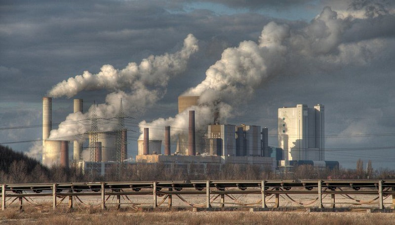 Khí thải công nghiệp gây ô nhiễm không khí. (Ảnh: Sưu tầm Internet)