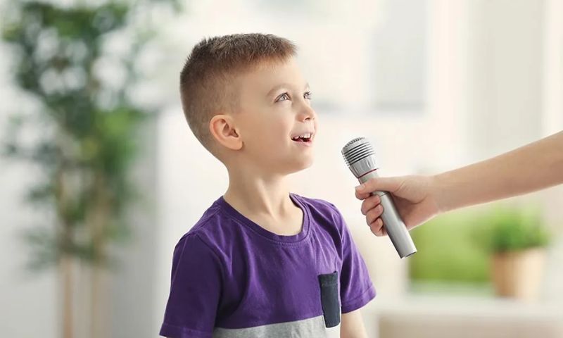 Giao tiếp bằng ánh mắt giúp truyền tải thông điệp tốt hơn. (Ảnh: Nguồn Internet)