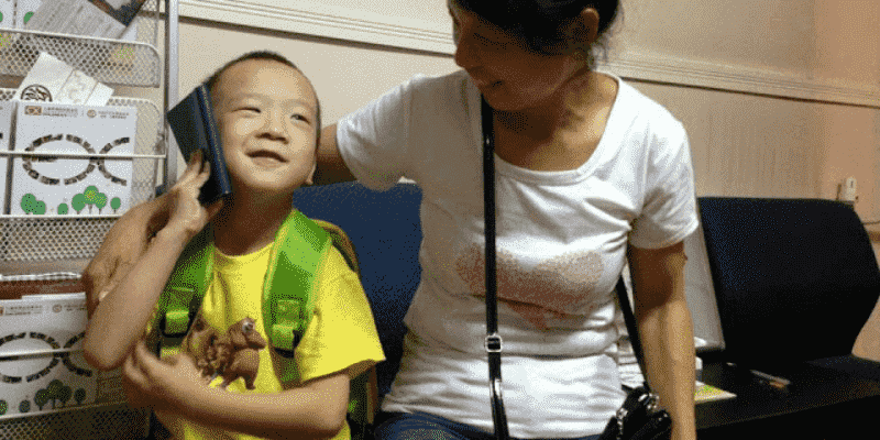 Kỹ năng giao tiếp - kỹ năng sống quan trọng đối với trẻ khuyết tật (Ảnh: Sưu tầm internet)