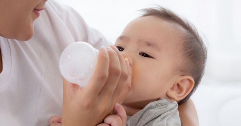 Bỏ bú mẹ và tăng cường dinh dưỡng từ sữa và thức ăn cho trẻ là cách ăn dặm khoa học.  (Ảnh: Sưu tầm Internet)