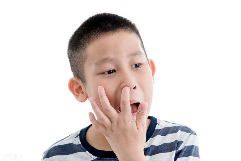 Nhấn vào ảnh để phóng to Trẻ hay ngoáy mũi có thể khiến mạch máu trong mũi bị tổn thương. (Ảnh: Sưu tầm Internet)