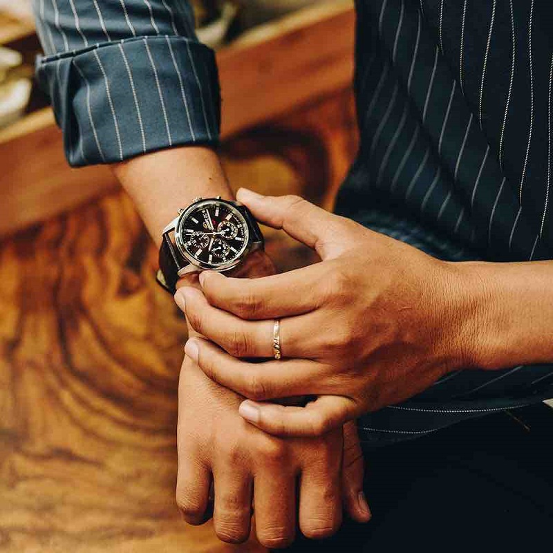 Đồng hồ là vật dụng không thể thiếu của nam giới.  (Ảnh: Sưu tầm Internet)