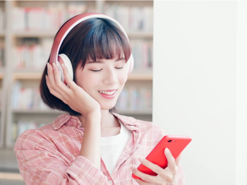 Thói quen nghe cần được duy trì thường xuyên.  (Ảnh: Shutterstock.com)