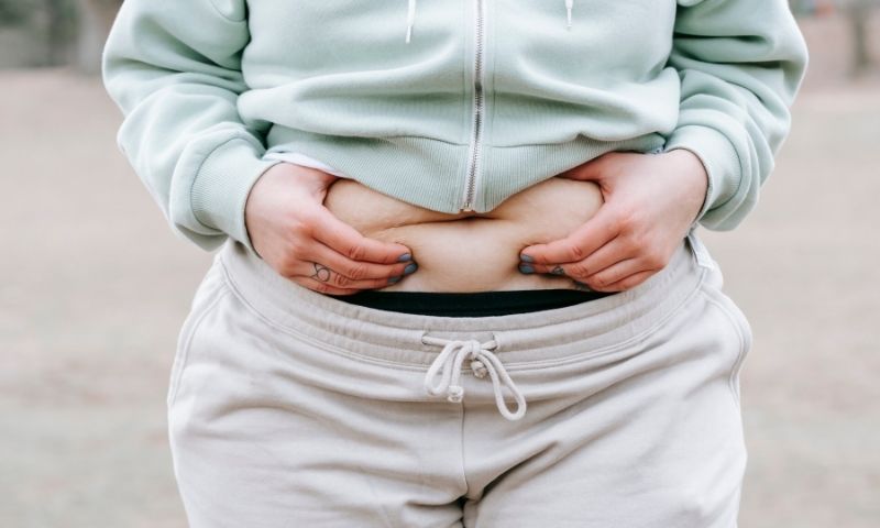 Sau sinh có nên phẫu thuật giảm mỡ bụng không?