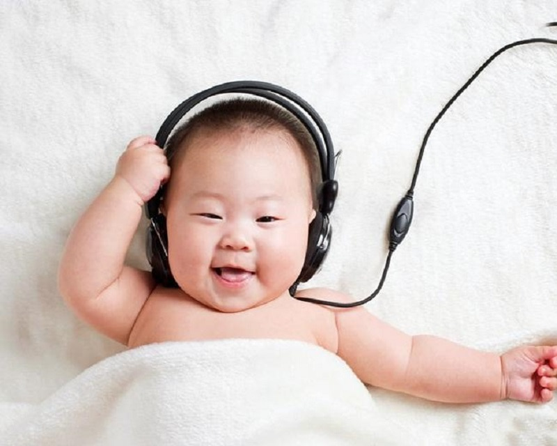 Những đứa trẻ học qua âm nhạc có chỉ số IQ cao hơn những đứa trẻ cùng tuổi.  (Ảnh: Sưu tầm Internet)