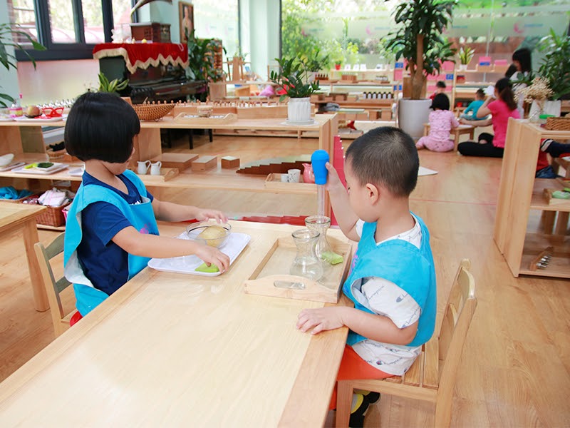 Giáo cụ Montessori là công cụ học tập trực quan được thiết kế để dạy trẻ thông qua trải nghiệm thực tế. (Ảnh: Sưu tầm Internet)