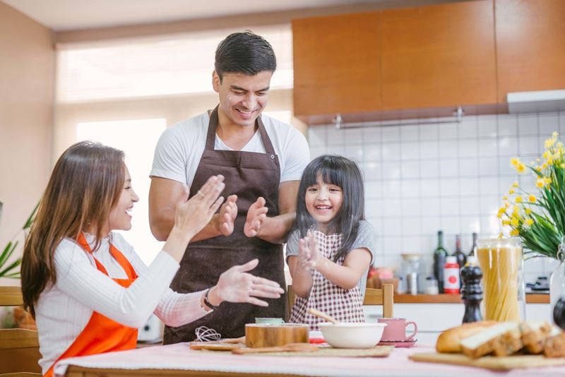 Người làm văn phòng ổn định thường có nhiều thời gian cho gia đình. (Ảnh: Internet)