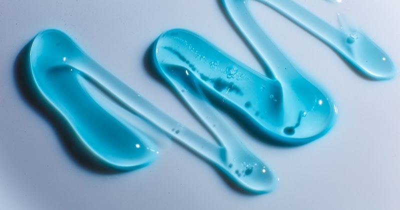 Sử dụng gel bôi trơn giúp quan hệ tình dục dễ dàng hơn (Ảnh: Sưu tầm Internet)